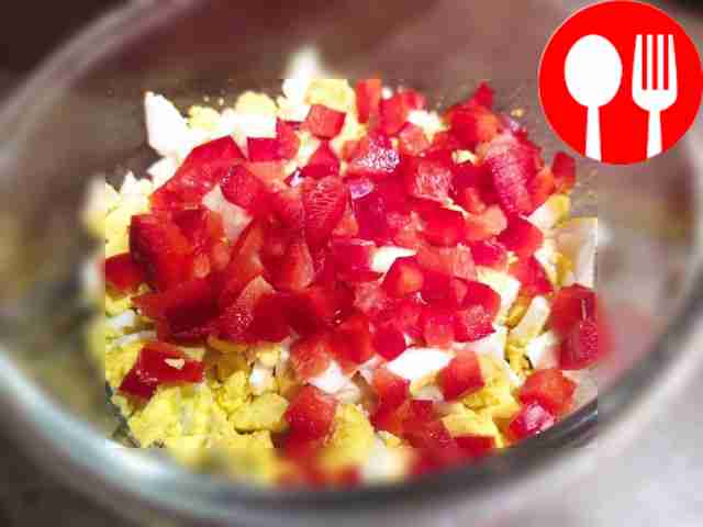 Cut the eggs and bell pepper into small cubes....