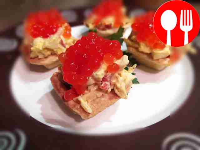 Tartlets with shrimp and caviar