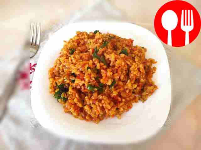 Яркий булгур с овощами и специями