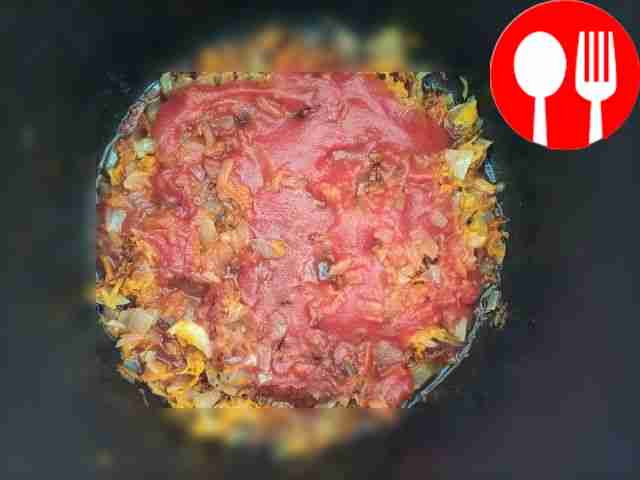 К обжаренным овощам в мультиварке добавьте...