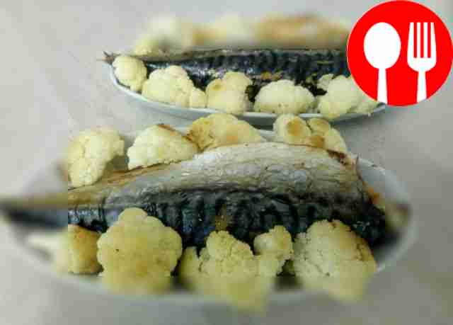 Скумбрия с цветной капустой, запеченная в фольге