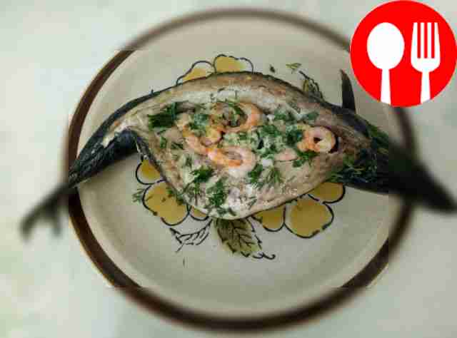 Фаршированная скумбрия с креветками и плавленым сыром