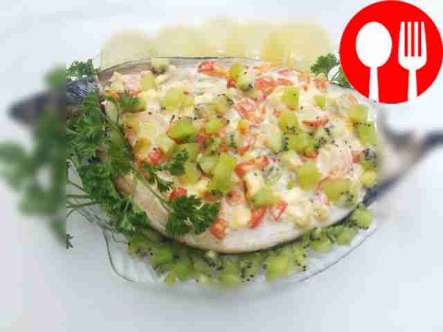 Fragrant mackerel with kiwi in the oven