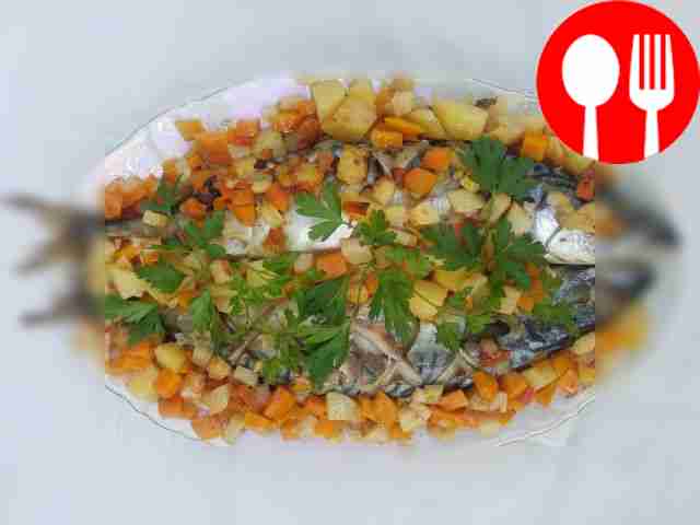 Аппетитная скумбрия с овощами в духовом шкафу