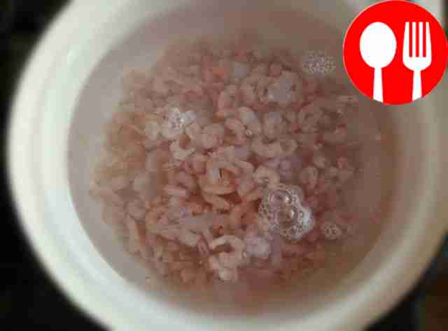 Сварите яйца вкрутую, после чего поместите их...