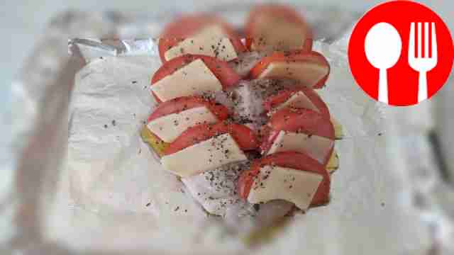 Покройте противень фольгой. Разложите на нём...