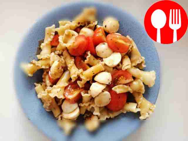 Caprese salad with rigatoni pasta