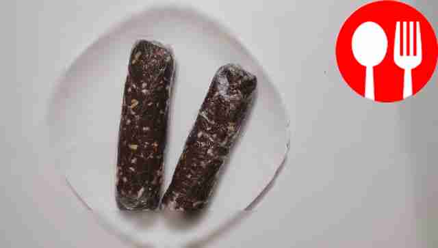 Roll the resulting dessert into a round shape...