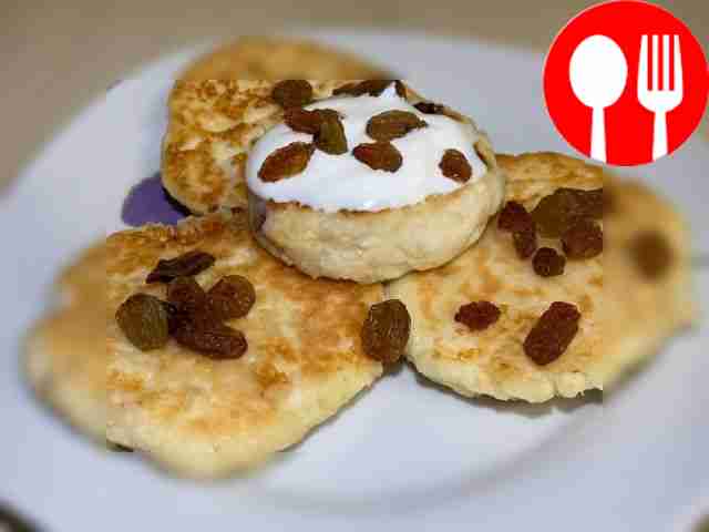 Cheese pancakes with oat flakes