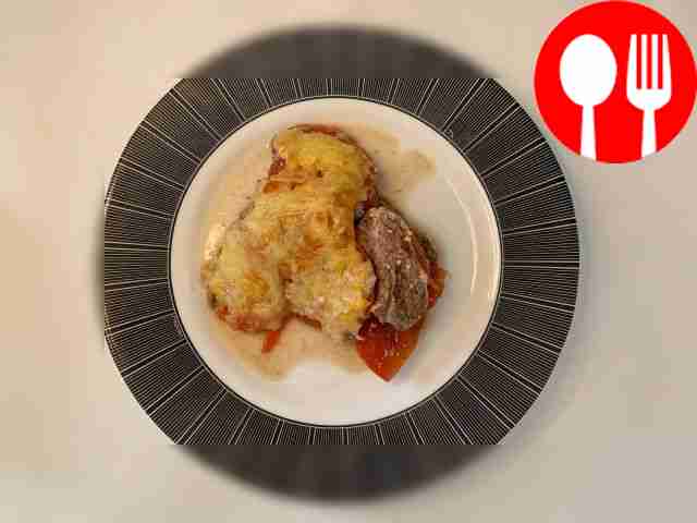 Говядина с помидорами и сыром в духовке