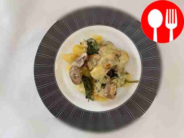 Mushrooms with potatoes in the oven with sour cream