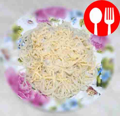 Spaghetti in creamy sauce with bacon