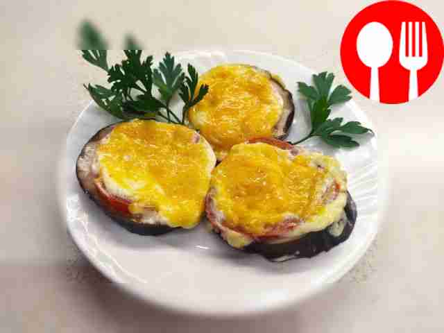 Домашние баклажаны, запеченные со сметаной и сыром Homemade eggplant baked with sour cream and cheese