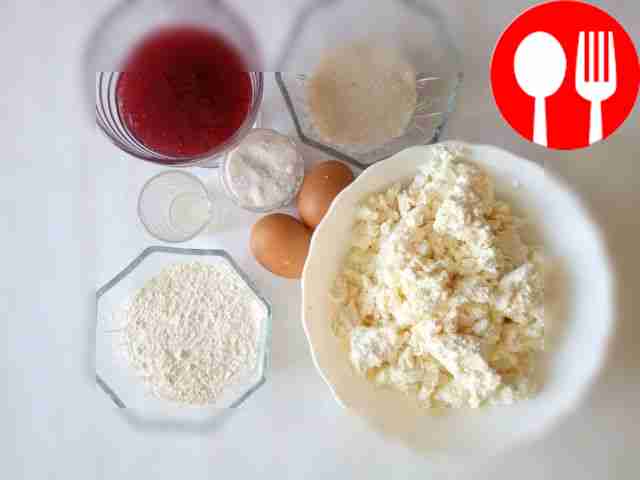 Переложите творог, сахар и муку в отдельные...