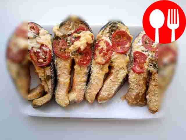 Place the steak on a plate and garnish with herbs.