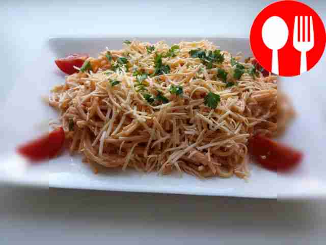 Quick pasta in cheese and tomato sauce