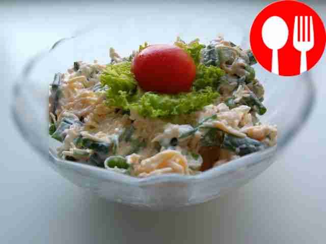 Quick cheese salad with green onions