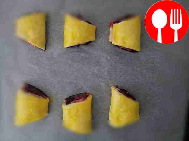 Разморозьте один лист слоёного теста и...