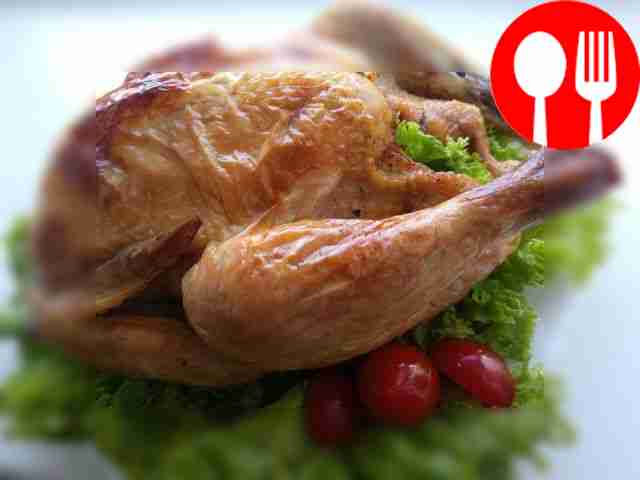 Ароматная курица, приготовленная в духовке