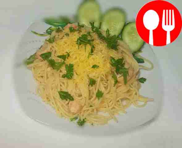 Fragrant shrimp pasta in creamy garlic sauce