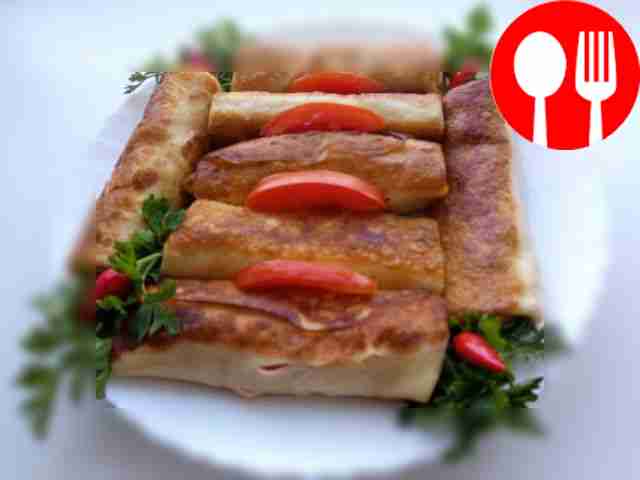 Flavorful pancakes with tomato and ham
