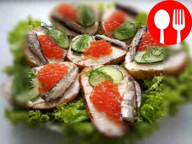 Quick sandwiches with red caviar and sprats