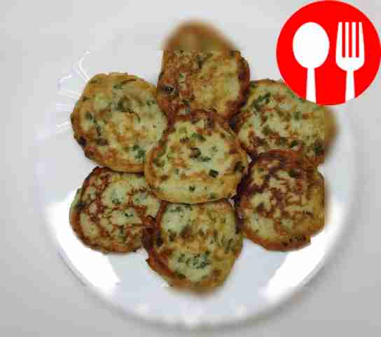 Быстрые картофельные оладушки с икрой