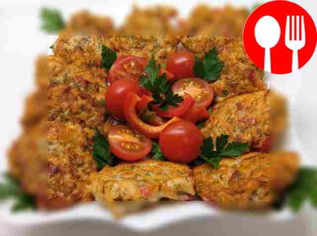 Разложите котлеты по тарелке и украсьте их...