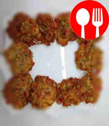 Вкусны куриные котлеты с помидорами и перцем