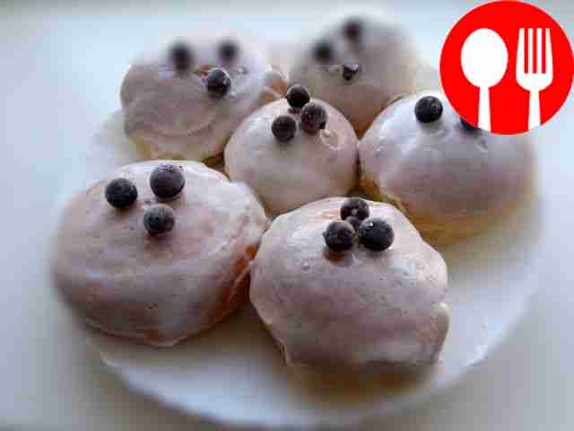 Place the buns on a plate and decorate them...