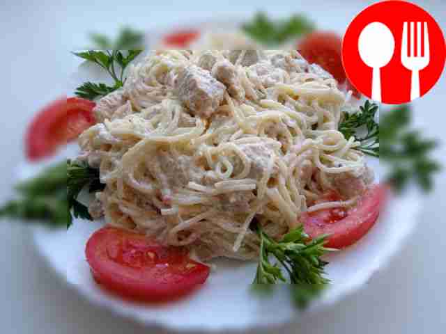 Домашние макароны с творожным сыром и индейкой