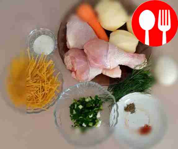 Картофель и морковь выложите на тарелку, рядом...