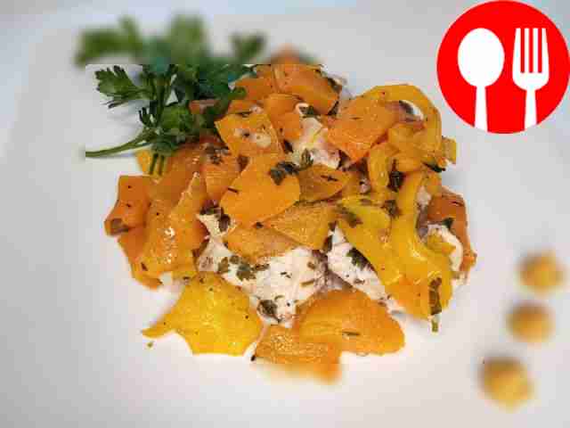 Золотистая куриная грудка с тыквой и болгарским перцем