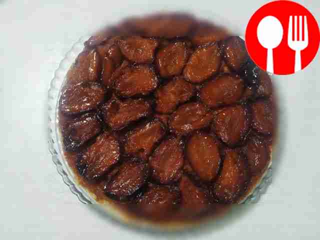 Сочный сливовый пирог-перевертыш