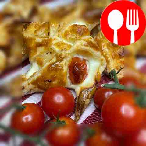 Слойки-вертушки с моцареллой и помидорами