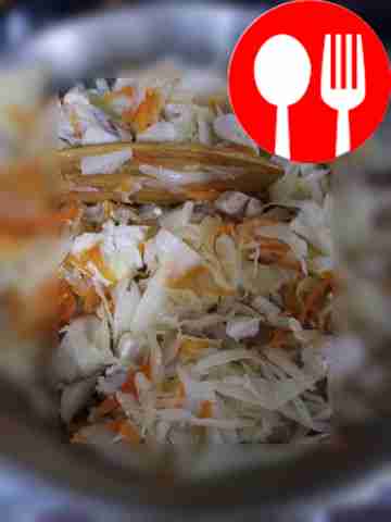 В сковороду влейте полстакана воды, посолите и...