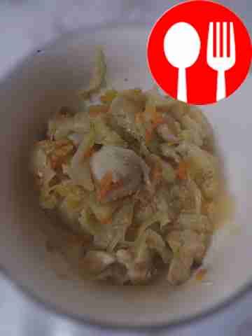 Тушёная капуста в сковороде