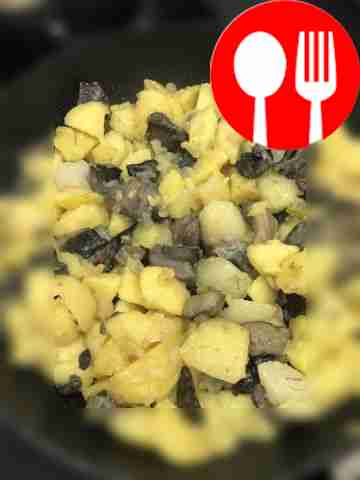 Potatoes with mushrooms and butter