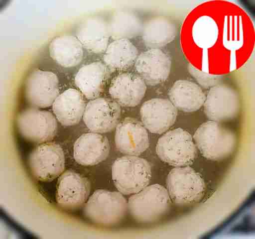 Diet soup with meatballs
