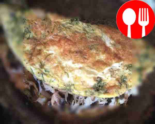 Яичница с шампиньонами и зеленью