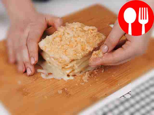 Покройте торт кремом со всех сторон и посыпьте...