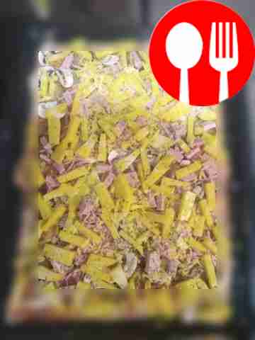 Потрите чеснок и равномерно распределите его...