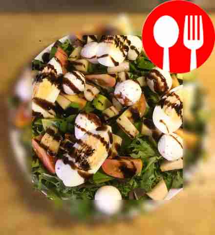 Light salad with mozzarella