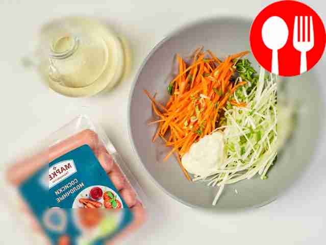 Приготовьте салат коул слоу. Соедините...