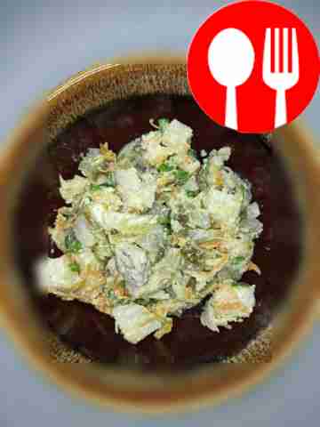 Салат с солёным огурцом и вареной куриной грудкой