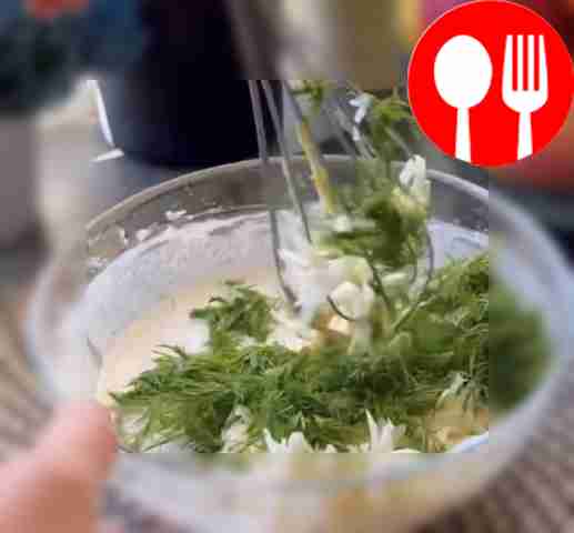 Положите зелень и сыр сверху.