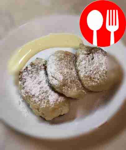 Перед подачей сырники можно посыпать сахарной...