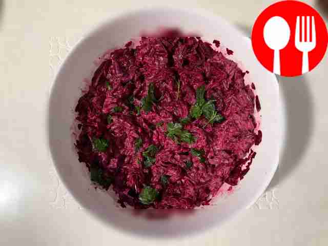 Beet salad with garlic
