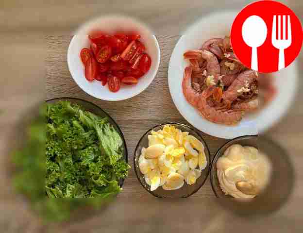 Cut the cherry tomatoes and boiled quail eggs...