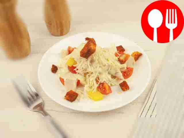 Салат «Цезарь» с ананасами